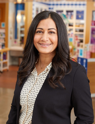 Headshot of Rhoe Fields